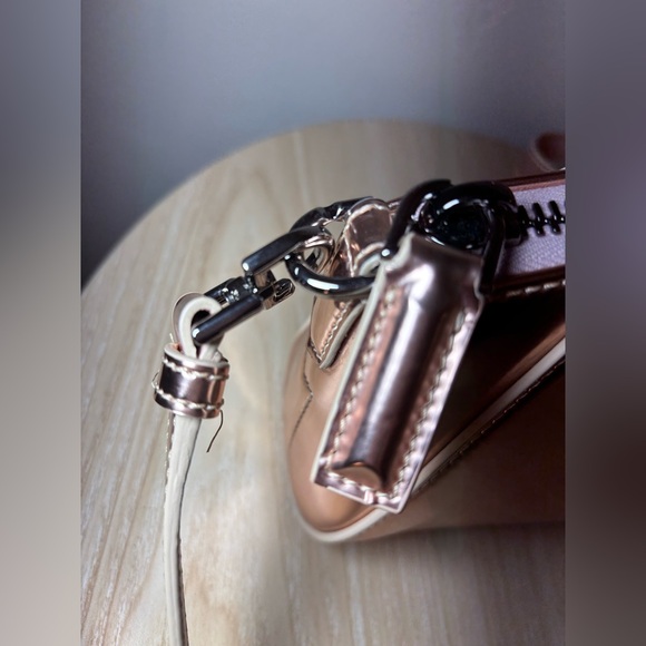 Givenchy💎Polyurethane Nano Antigona Crossbody✨Light Patent Leather Rose Gold✨ - Picture 7 of 13